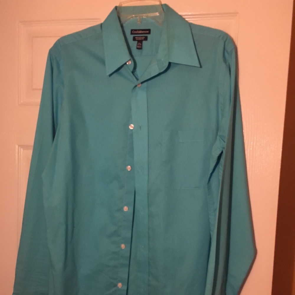 Men’s teal/light blue button up shirt